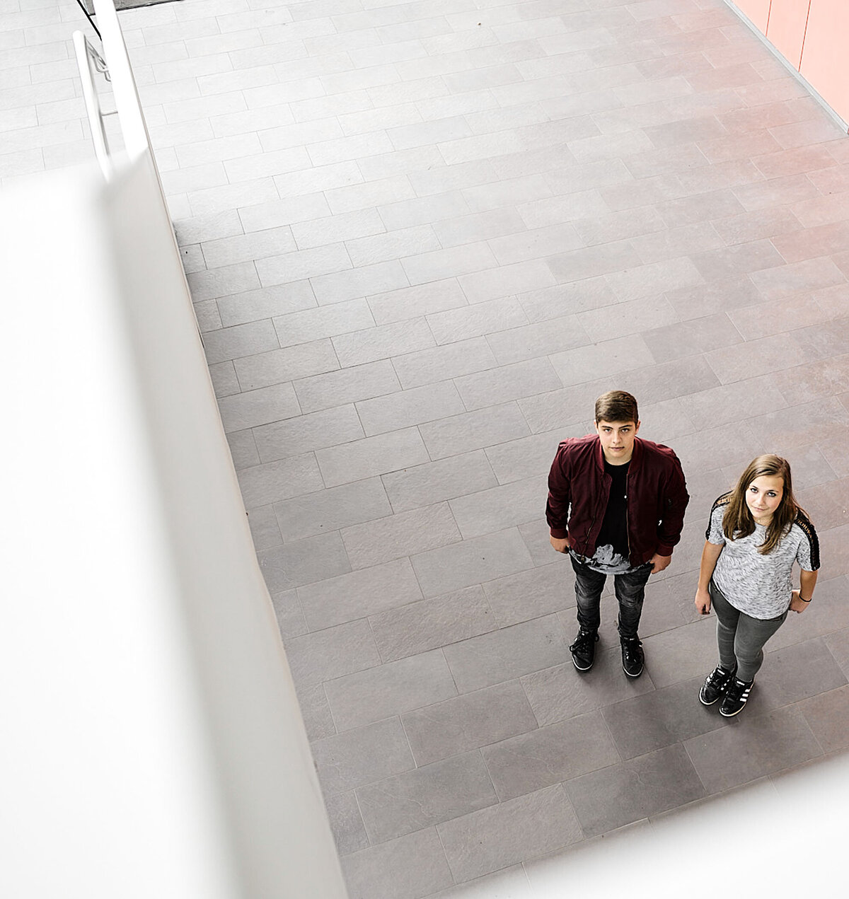 Fotografie für Bildungs- und Nachwuchskampagnen – Atelier Schulte zeigt junge Menschen in modernen Bildungsräumen mit frischer Perspektive und klarer Bildsprache.