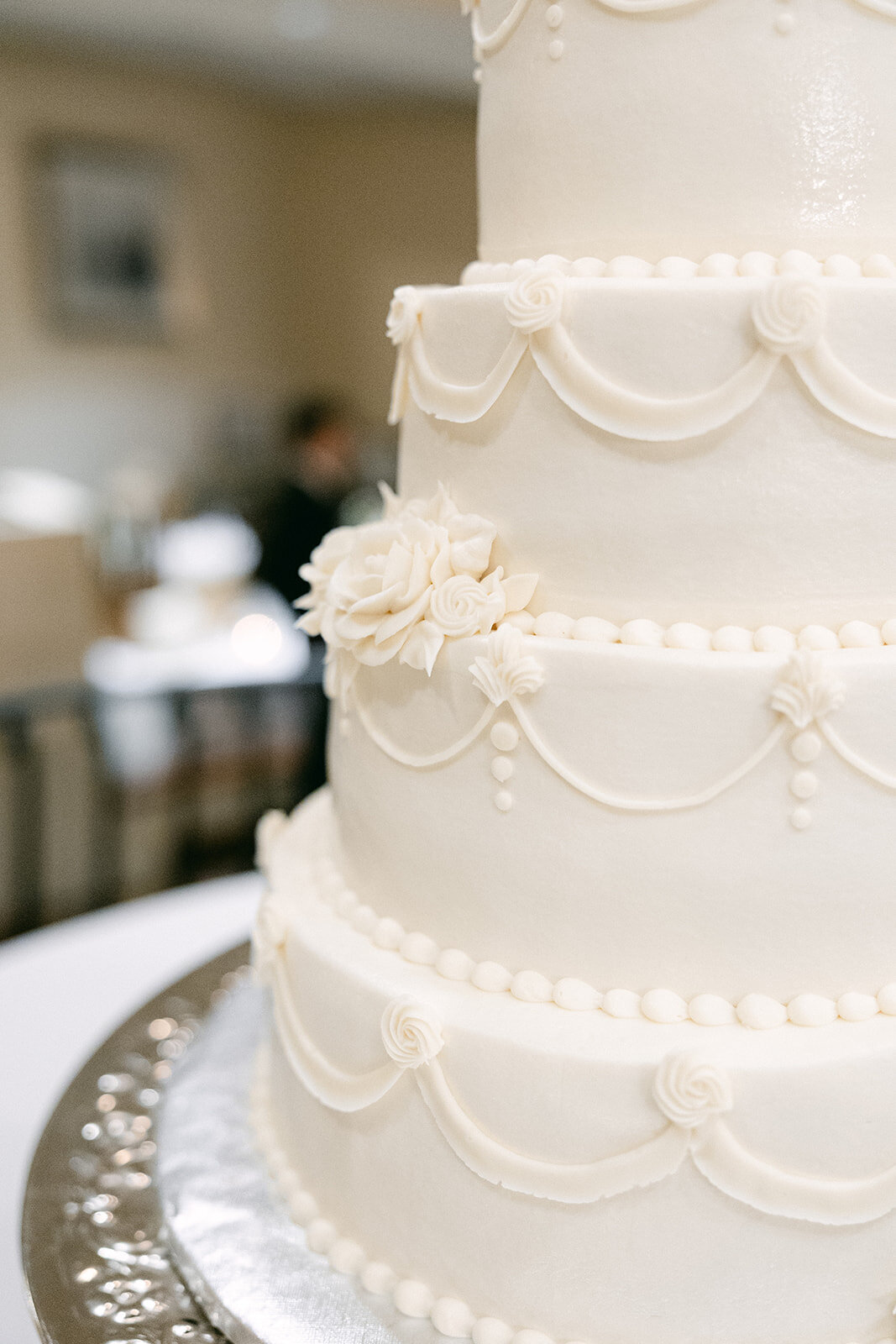 Wedding cake during a Columbus session by Philadelphia photographer.