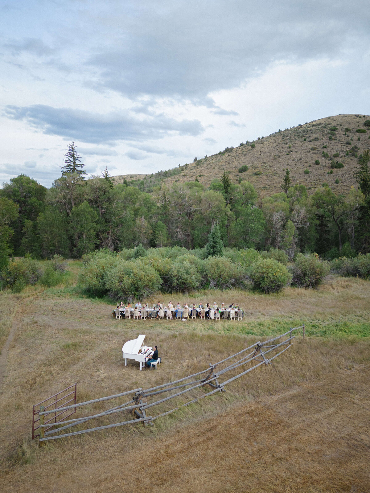 19-KT-Merry-Photography-Western-Wedding-Brush-Creek-Ranch-Piano