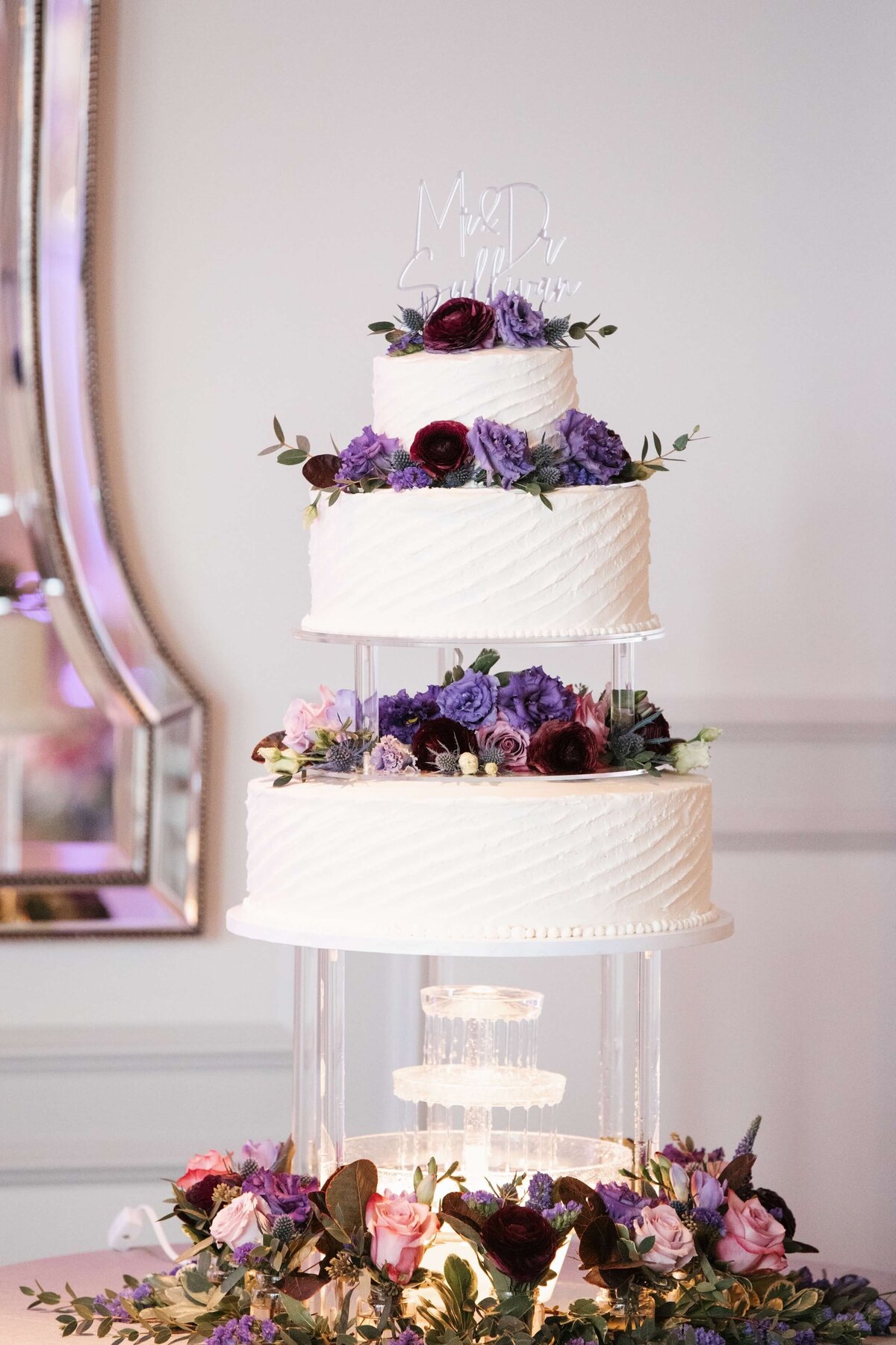 wedding cake at saphire estate in Sharon, MA
