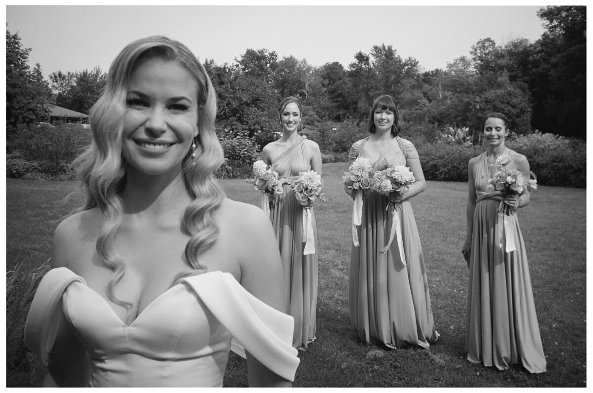 romantic-elegant-garden-wedding-quebec-1-FILM-PHOTOGRAPHY