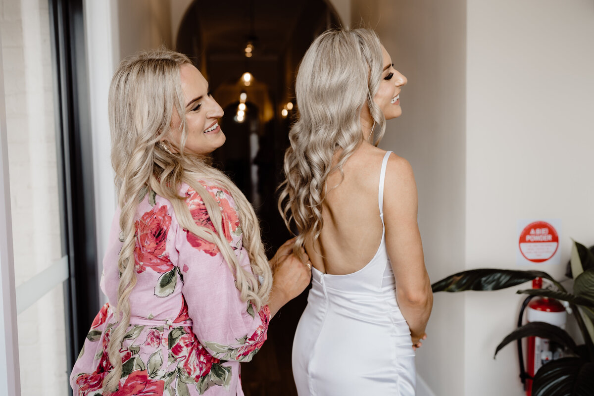 Rebecca and Kiel - Getting Ready - JessicaCarrollPhotographer-31