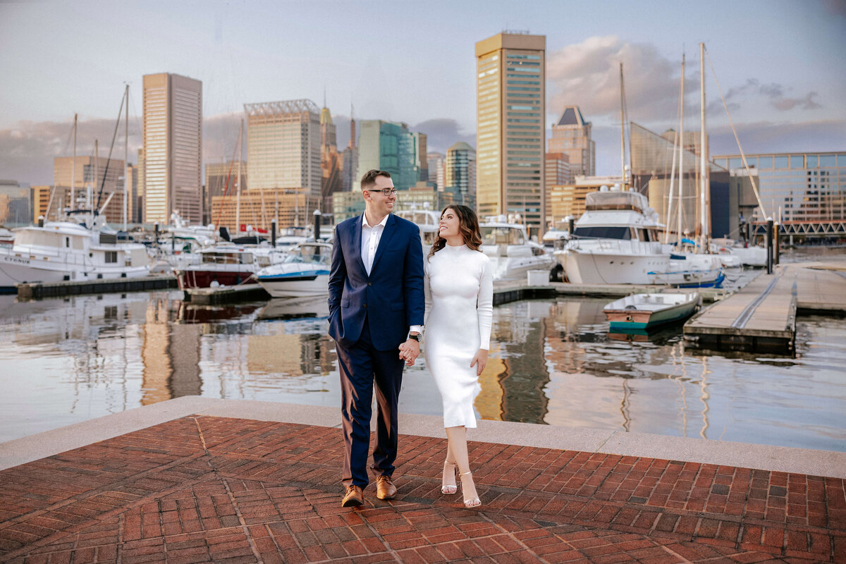 couple-walking-waterfront-city