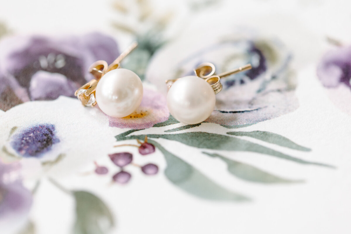 charleston wedding photographers Brides Pearl Earrings Wingate place