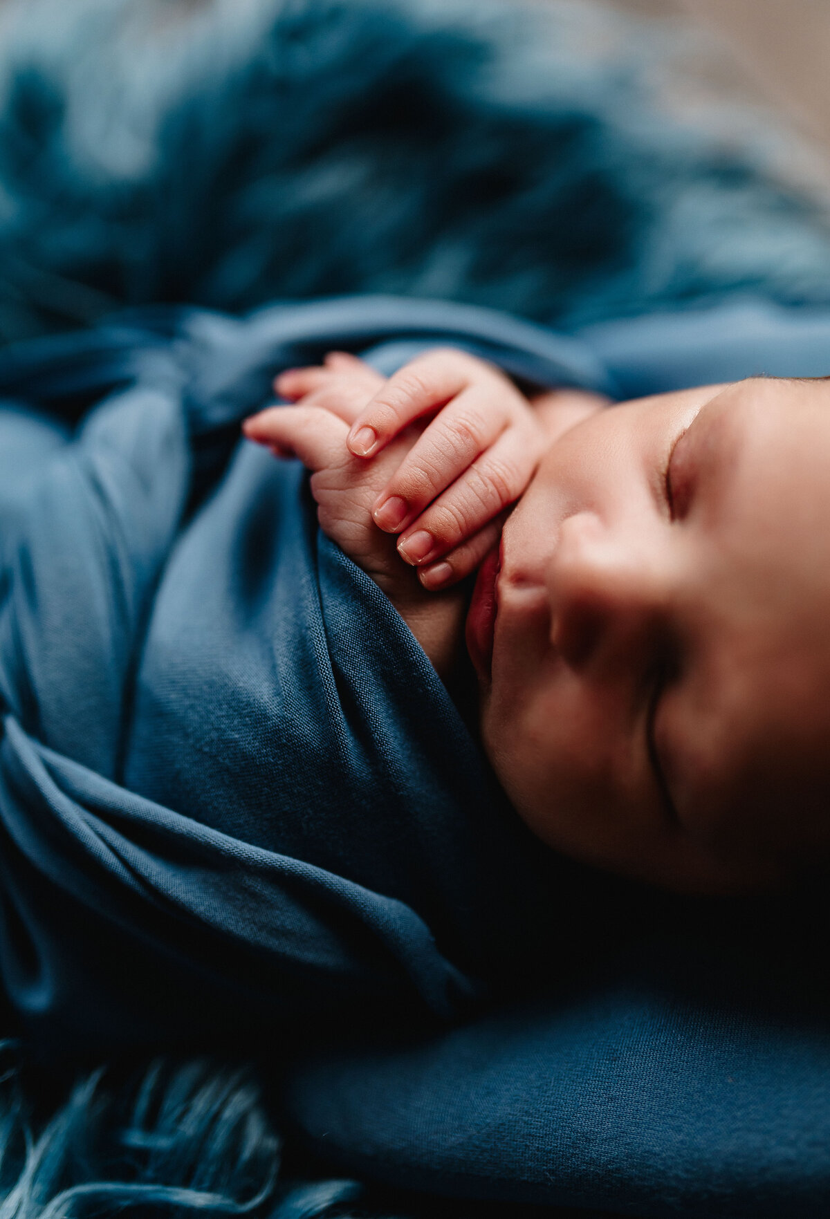 02-gold-newborn-wovenbylegaiesllc-2025
