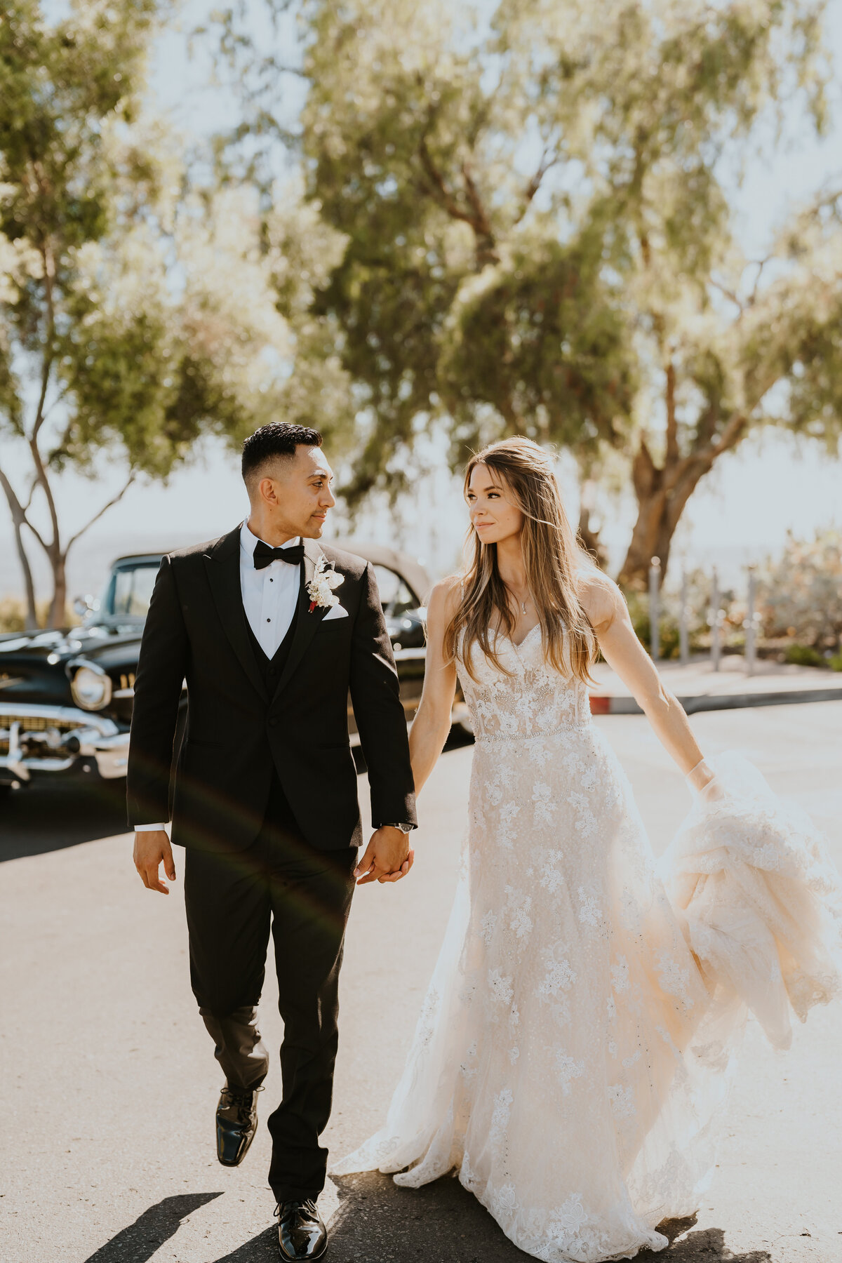 Temecula, California Wedding photographer Yescphotography Bride and groom walking