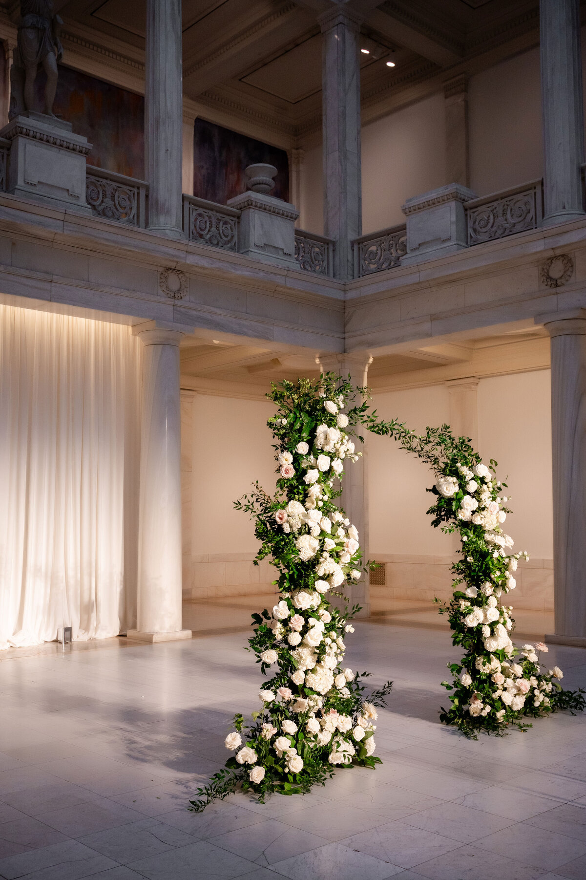 wedding flowers at carnegie museum