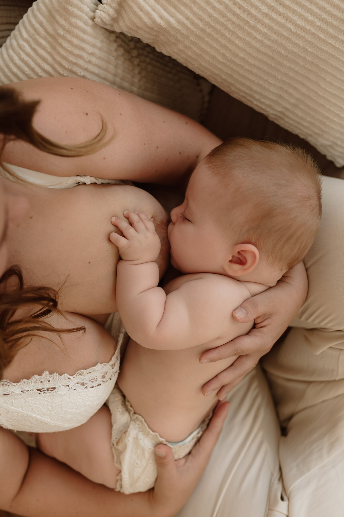 newborn fotograaf - gezinsfotograaf - zwangerschapsfotografie - videograaf - Sint-Niklaas - Pictures by Jess - Mama en baby shoot