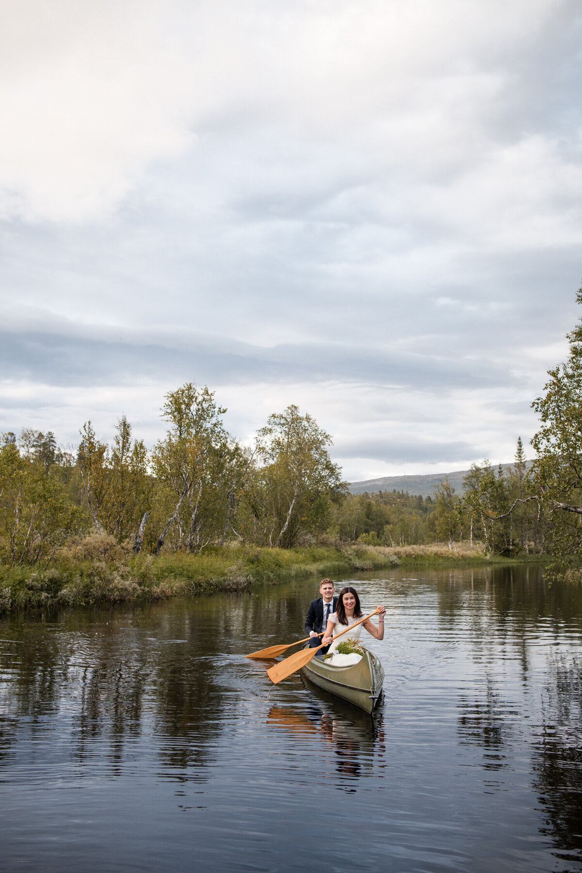 couple-norway-elopement-wedding-outdoors-canoeing-nature.jpg3