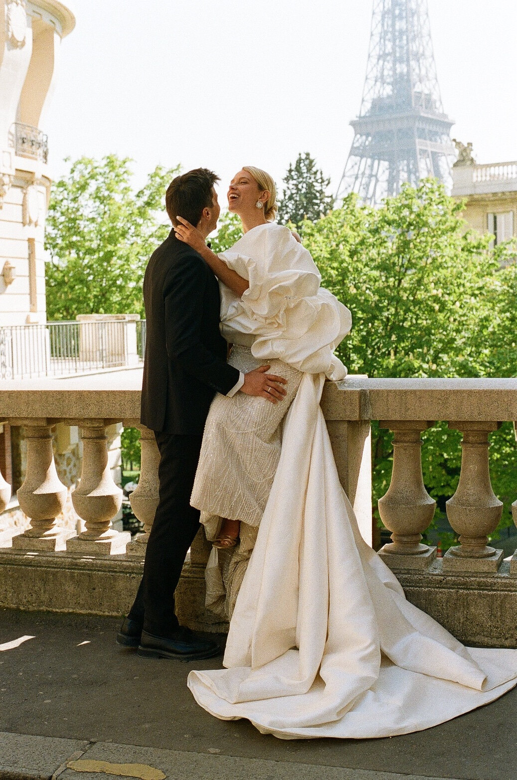portra400-wedding-film-photography-julia-garcia-prat-paris-louvre1
