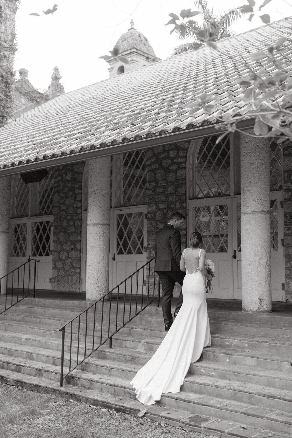 bride-groom-climbing-garden-stairs-6GJ-W