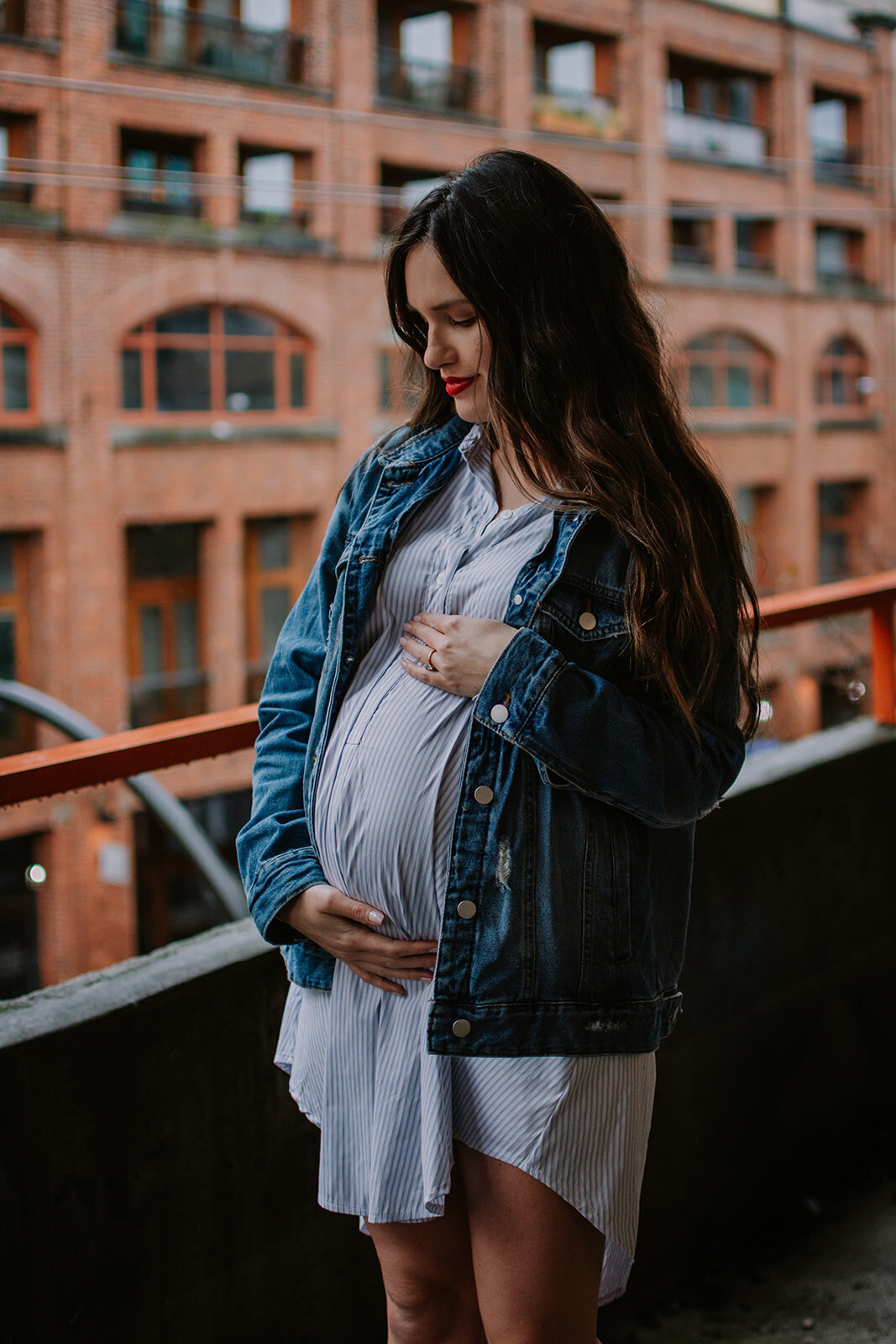 urban maternity photographer alberta