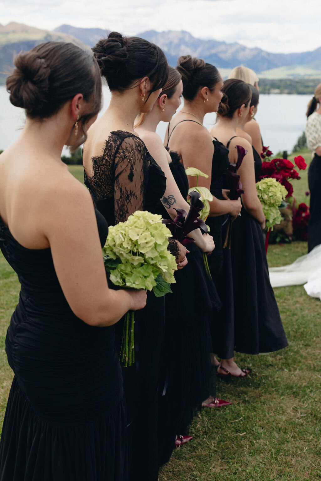 beautifulbrideonherweddingdayinqueenstownwithhairandmakeupnaturalandsoftfrommakeupartistpaigeshipstone24
