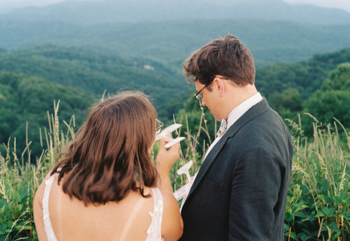 AG_6977_Gold 200_036041-R1-027-12