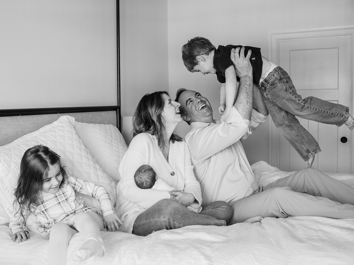 winter-newborn-photos-at-home-charlottesville-va-amy-nicole-photography-0026