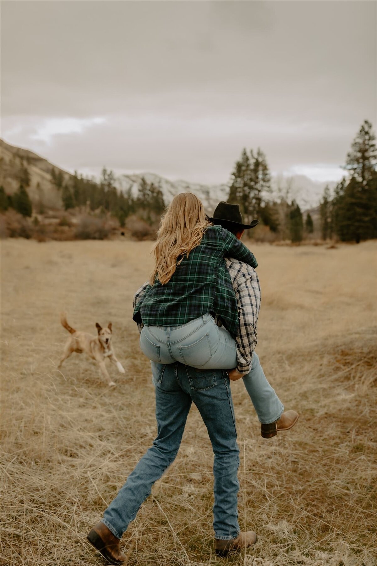 Anna-Nichol-photography-moscow-idaho-photographer-engagement-couples (9)