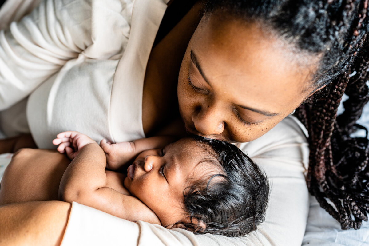 newborn-mother-baby-kiss-natural