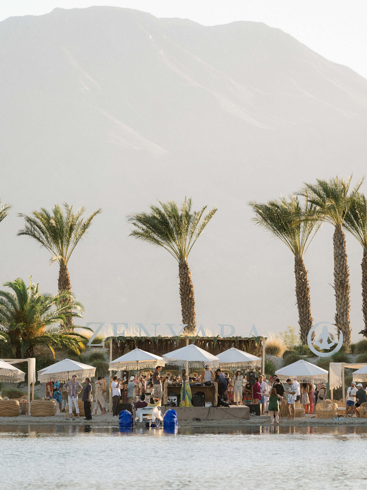 36-KT-Merry-Palm-Desert-Wedding-Matthew-Stephen