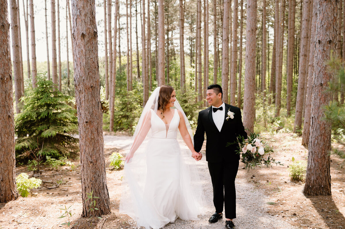 pinewood-wedding-cambridge-minnesota-julianna-mb-photography-17