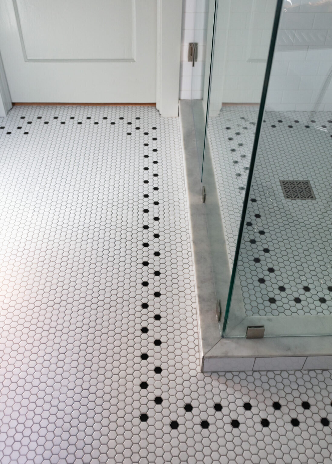 HeightsBathroom_17-1097x1536