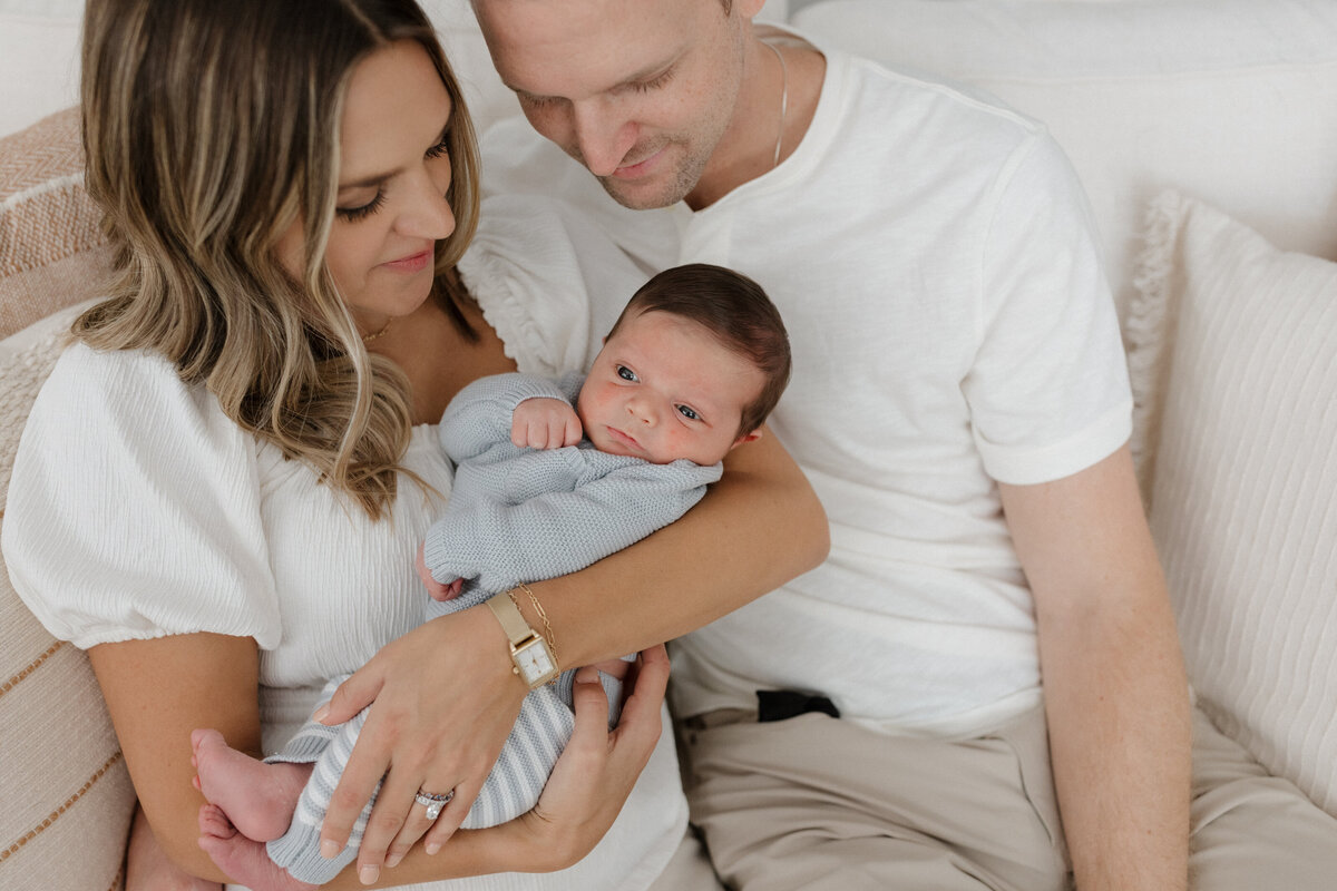 Indianapolis family photographer lifestyle newborn session