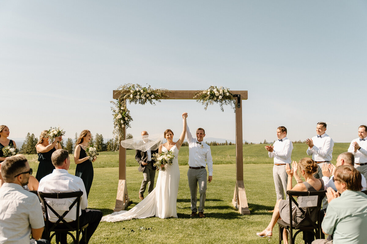 farmhouse_on_greenbluff_spokane_spring_wedding_04