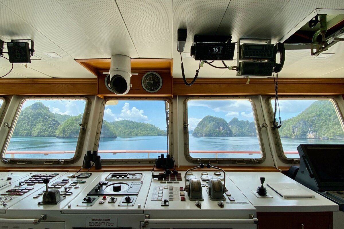 Kudanil Explorer Expedition Yacht Charter Indonesia boat-wheelhouse-bridge-2