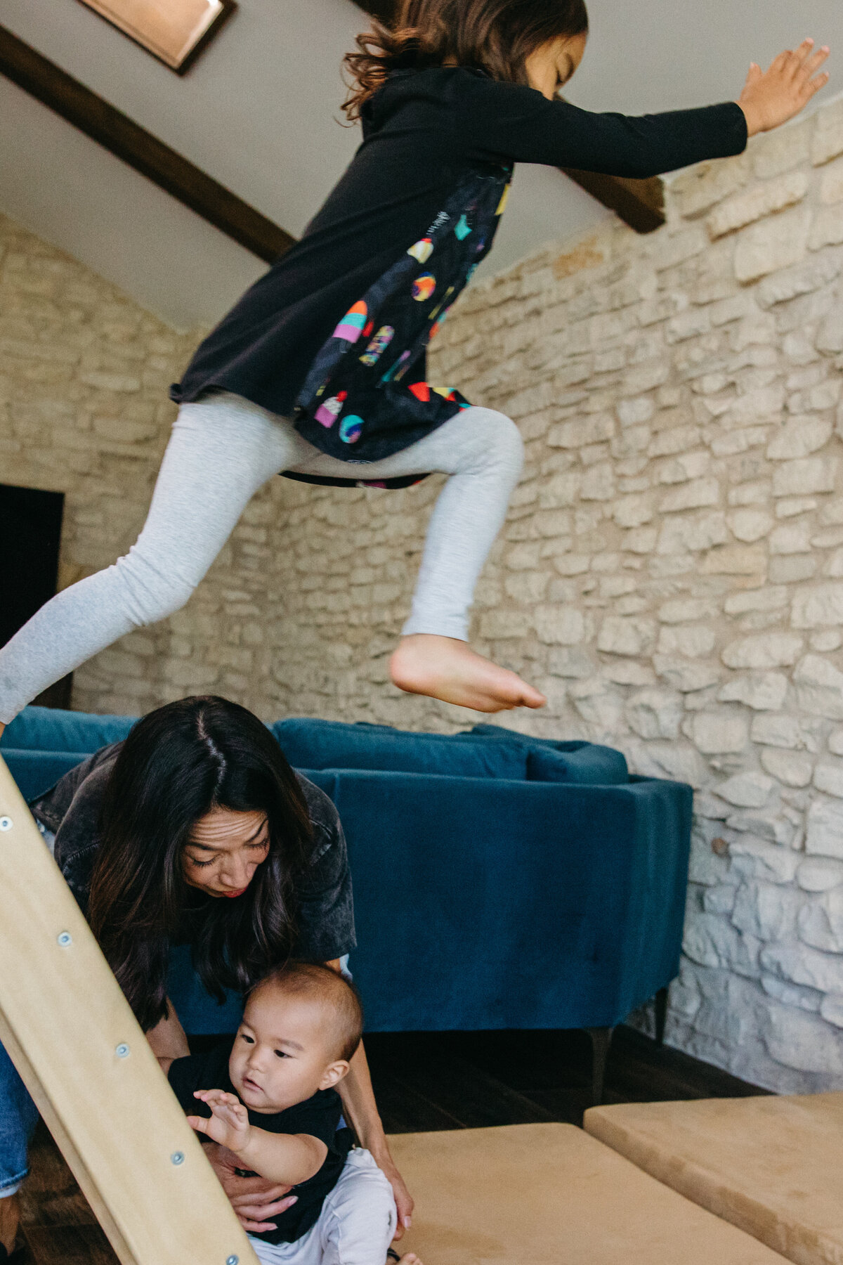 kids_jumping