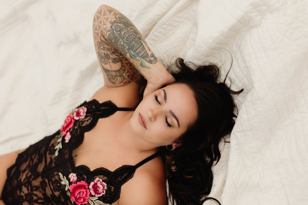 johnson-city-boudoir-photographer-tattoo-blanket