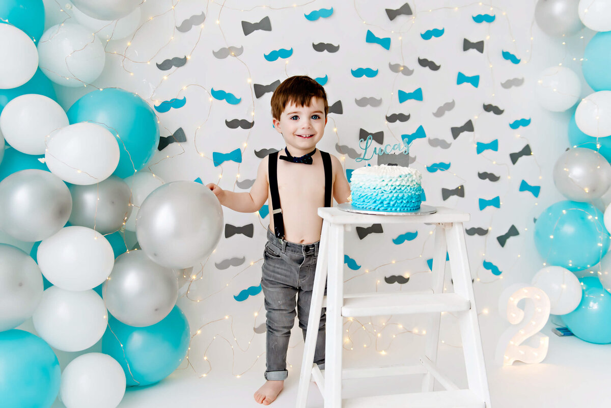 Mr. Wonderful cake smash photos in Burlington