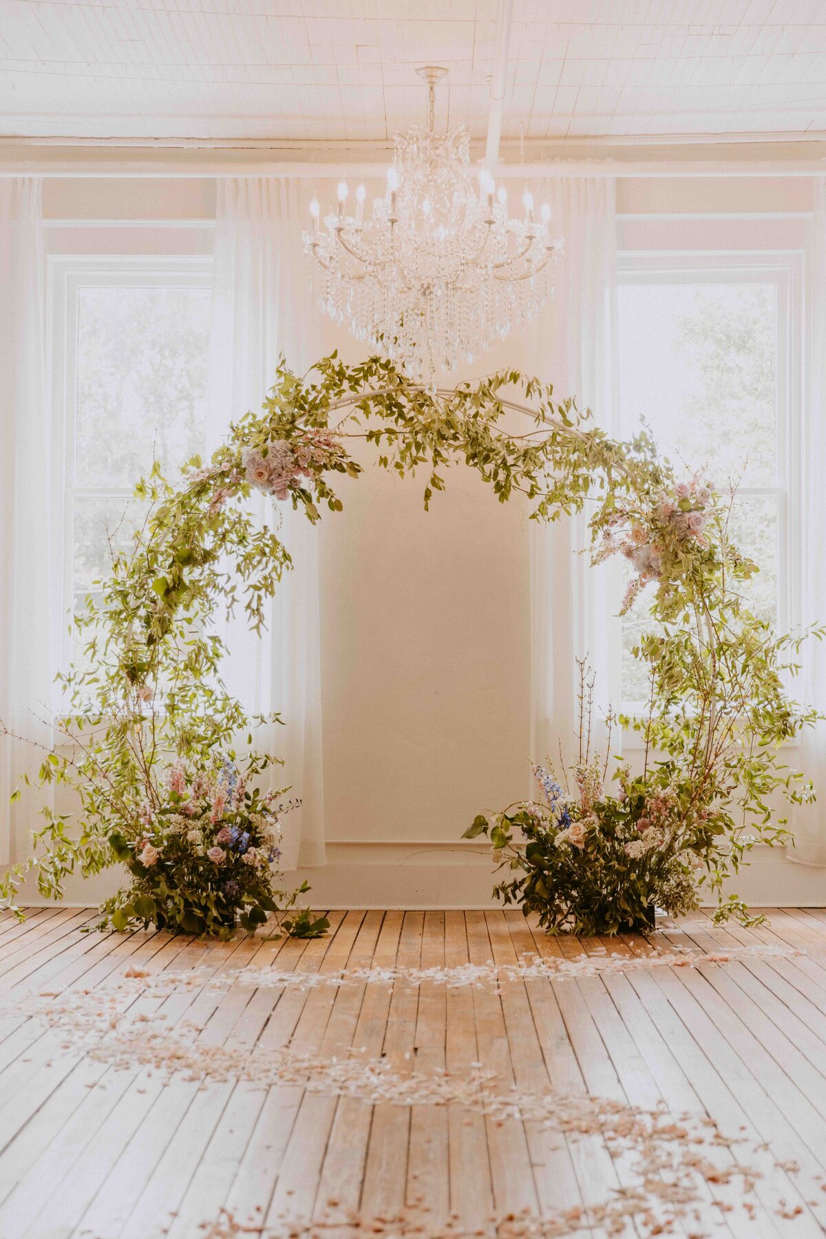 WHIMSICAL-GARDEN-WEDDING-SAVANNAH-BOTTLE-WORKS-BAREFOOT-ROYALTY-PHOTOGRAPHY9