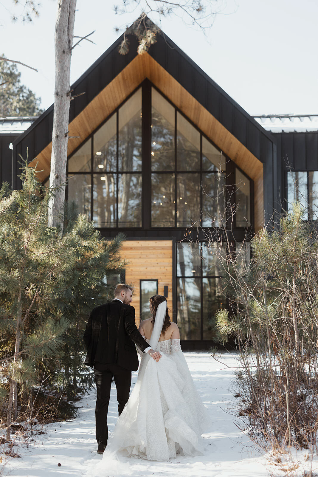 pinewood-isanti-cambridge-minnesota-wedding-venue-winter-wedding-13