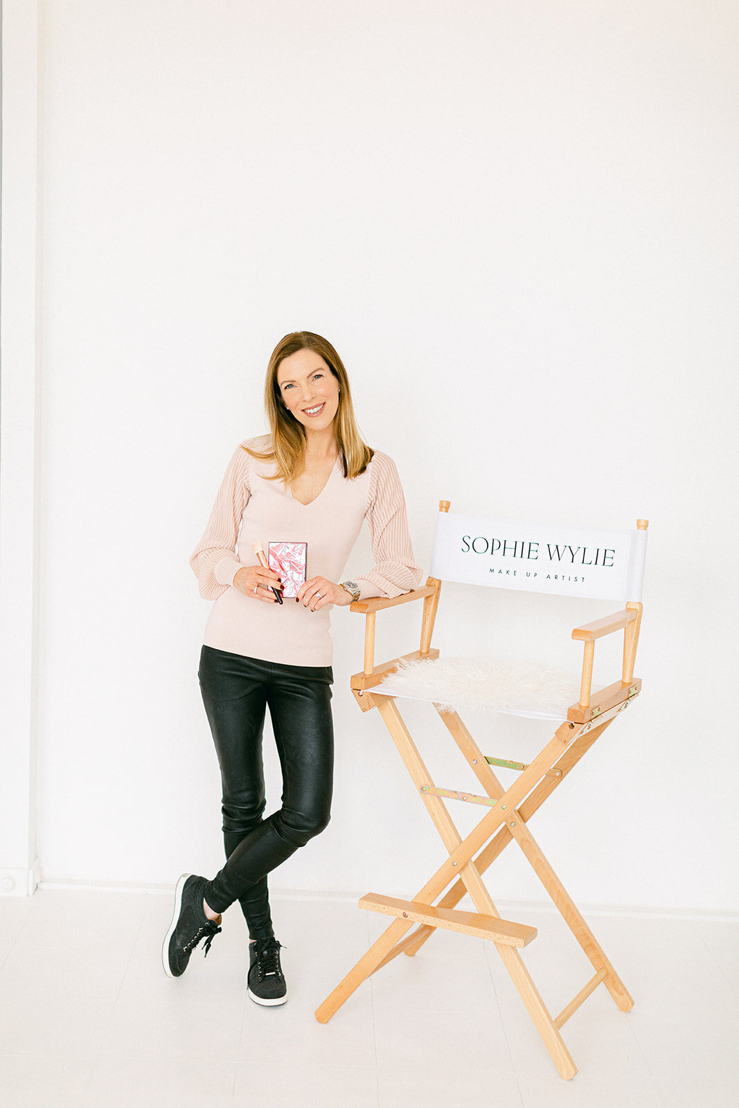 Sophie_Wylie_MUA_Brand_Style_Lamp_A
