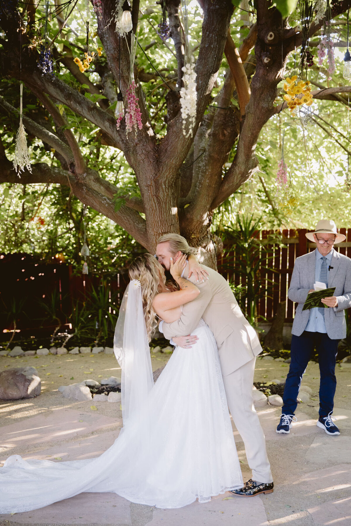 Ojai-Rancho-Inn-Luxury-Wedding-colorful-whimsical-vegan-musicians-47