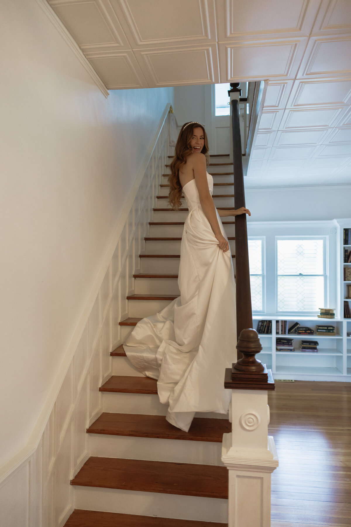 Elegant outdoor wedding surrounded by tropical greenery and historic charm at The Palm Mansion