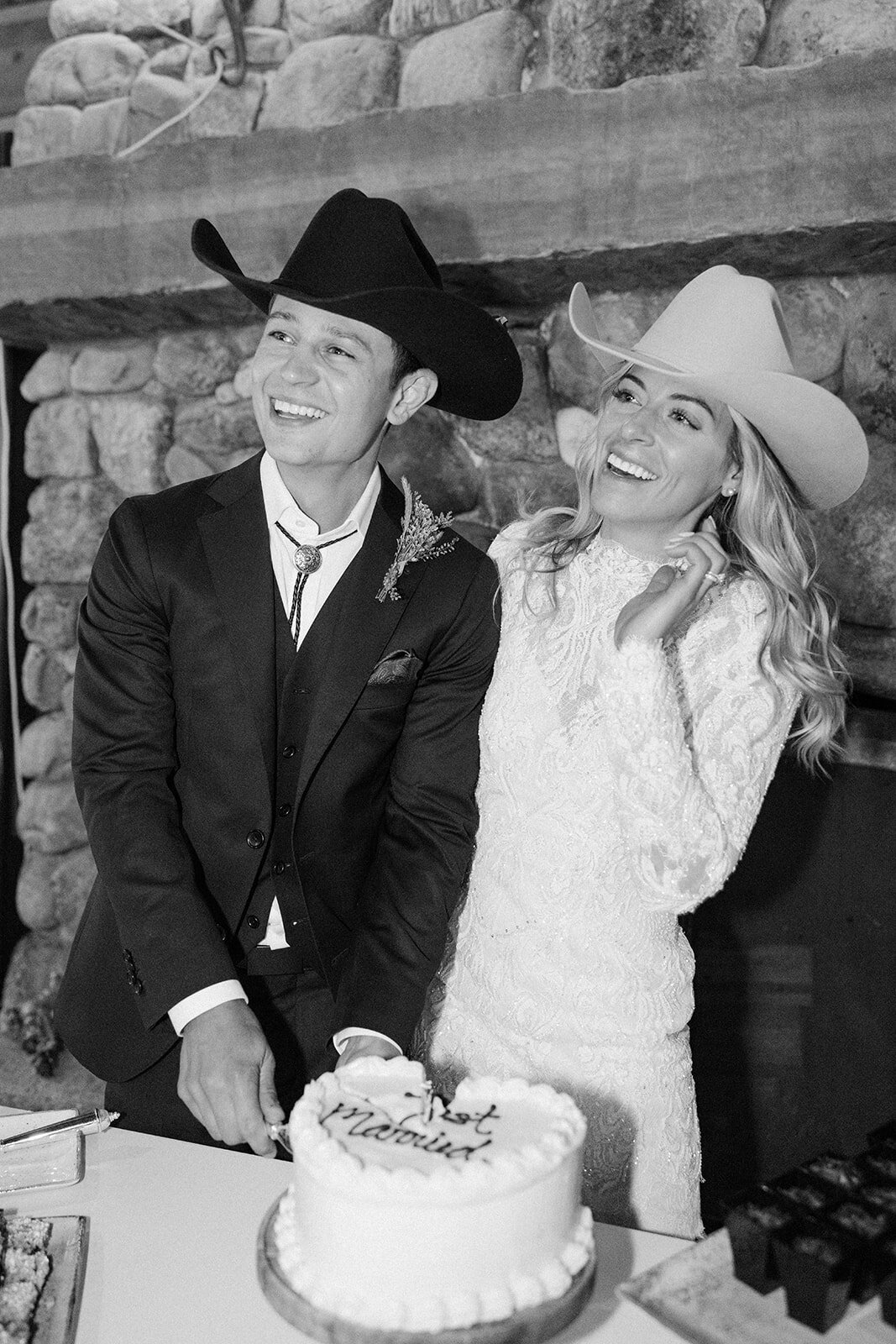 presley-gray-photo-Deerlodge-rustic-western-Montana-wedding-2501