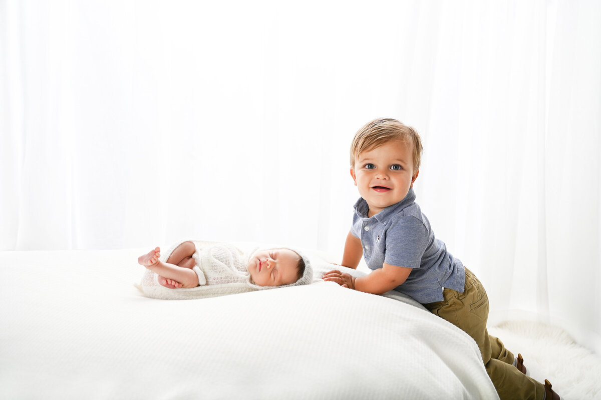 0 - miami newborn sibling photography