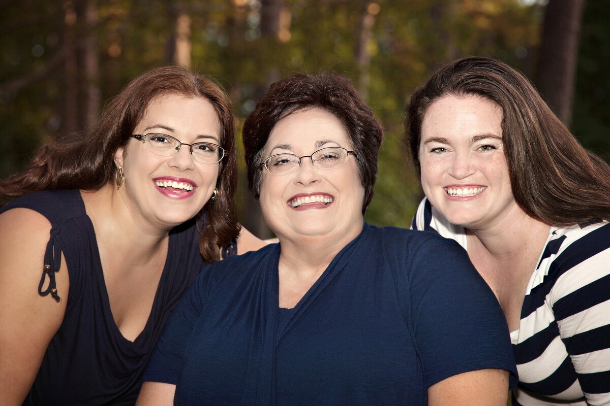 Sara-J-Williams-Photogrpahy-Georgia-Family-Portraits-018-Mom-and-Adult-Daughters