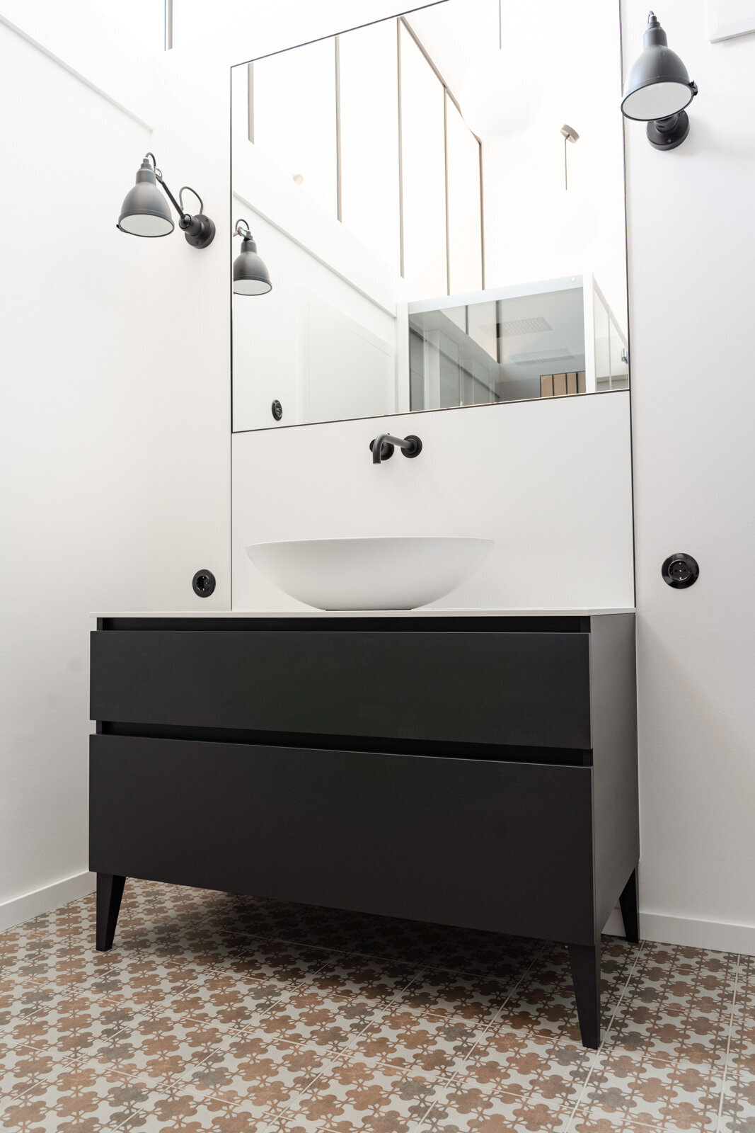 Badezimmer-Inennausbau-Waschtisch-Adam-Innenausbau-Lich-1