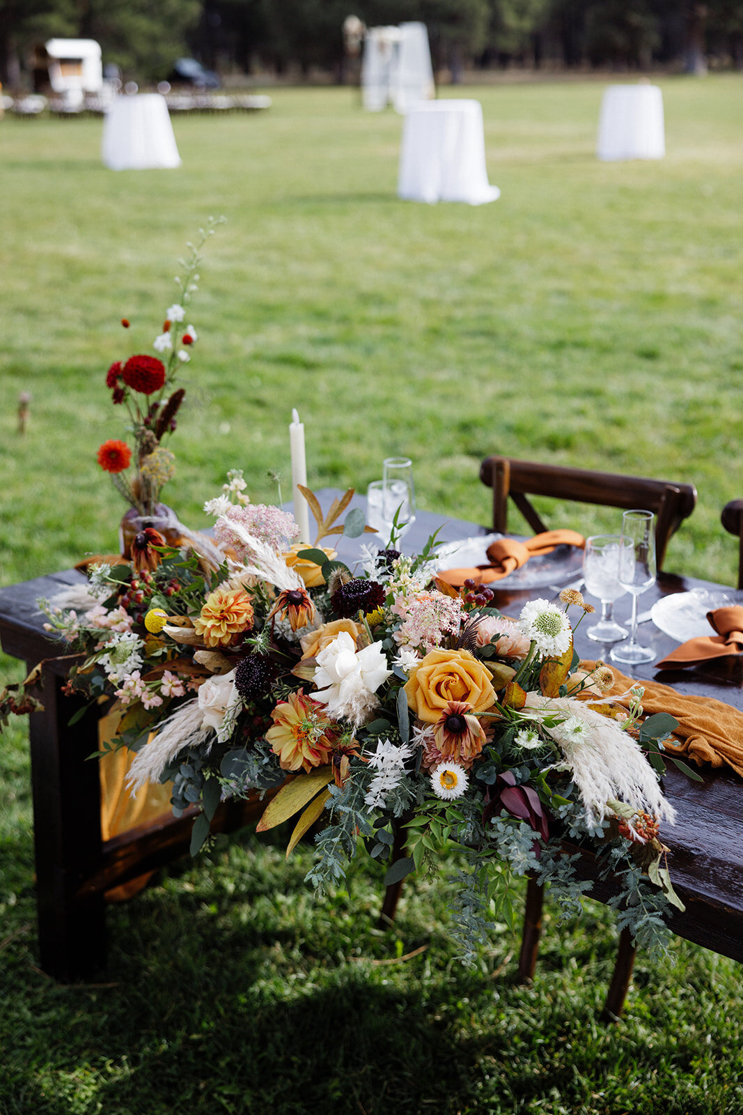 Boho fall feeling flowers on sweetheart table at Pole Creek Ranch in Sisters Oregon