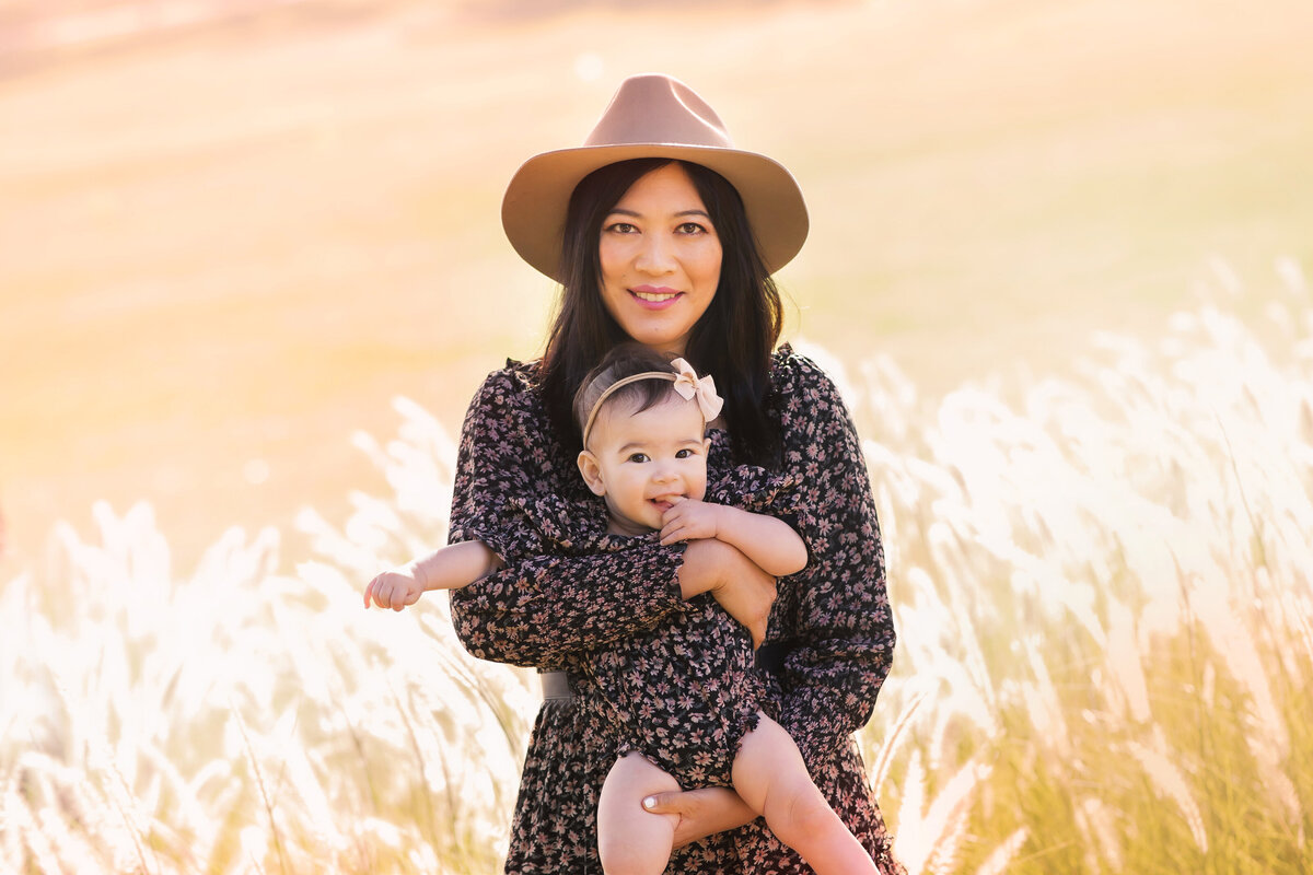 Mother_and_daughter_in_east_bay_california_field_at