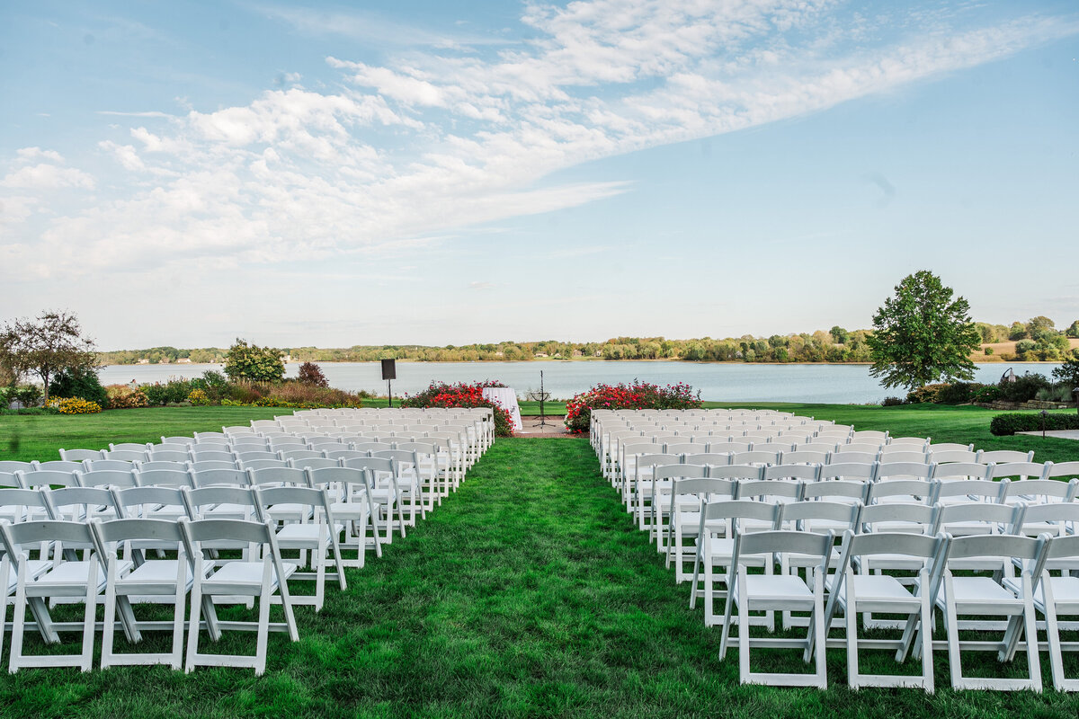 wedding ceremony in The Lake Club Ohio