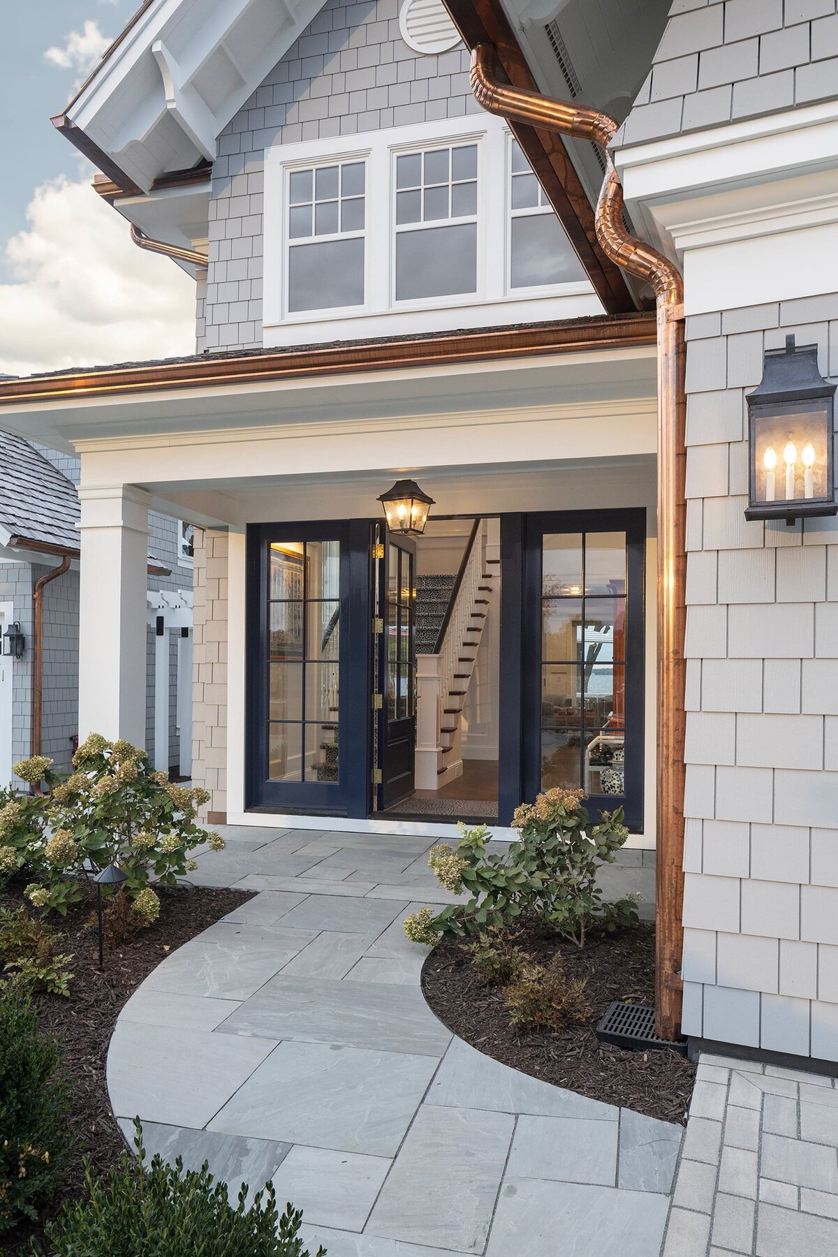 Luxury_Custom_Lake_Home_02