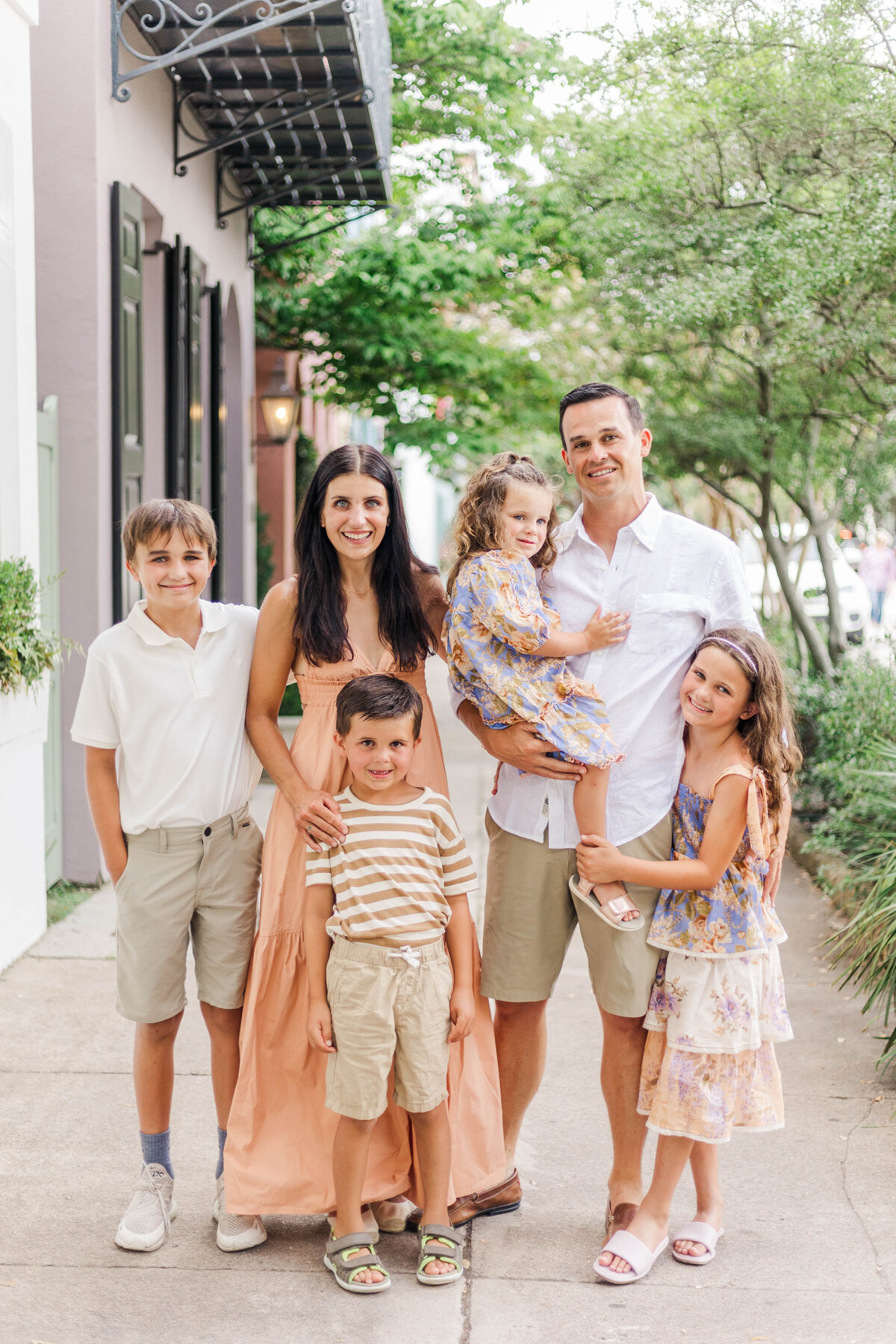 family-session-vacation-charleston-rainbow-row-east-bay-downtown-nicole-fehr-photography-lowndes-grove-15