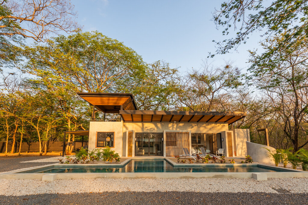 01_Front Pool View