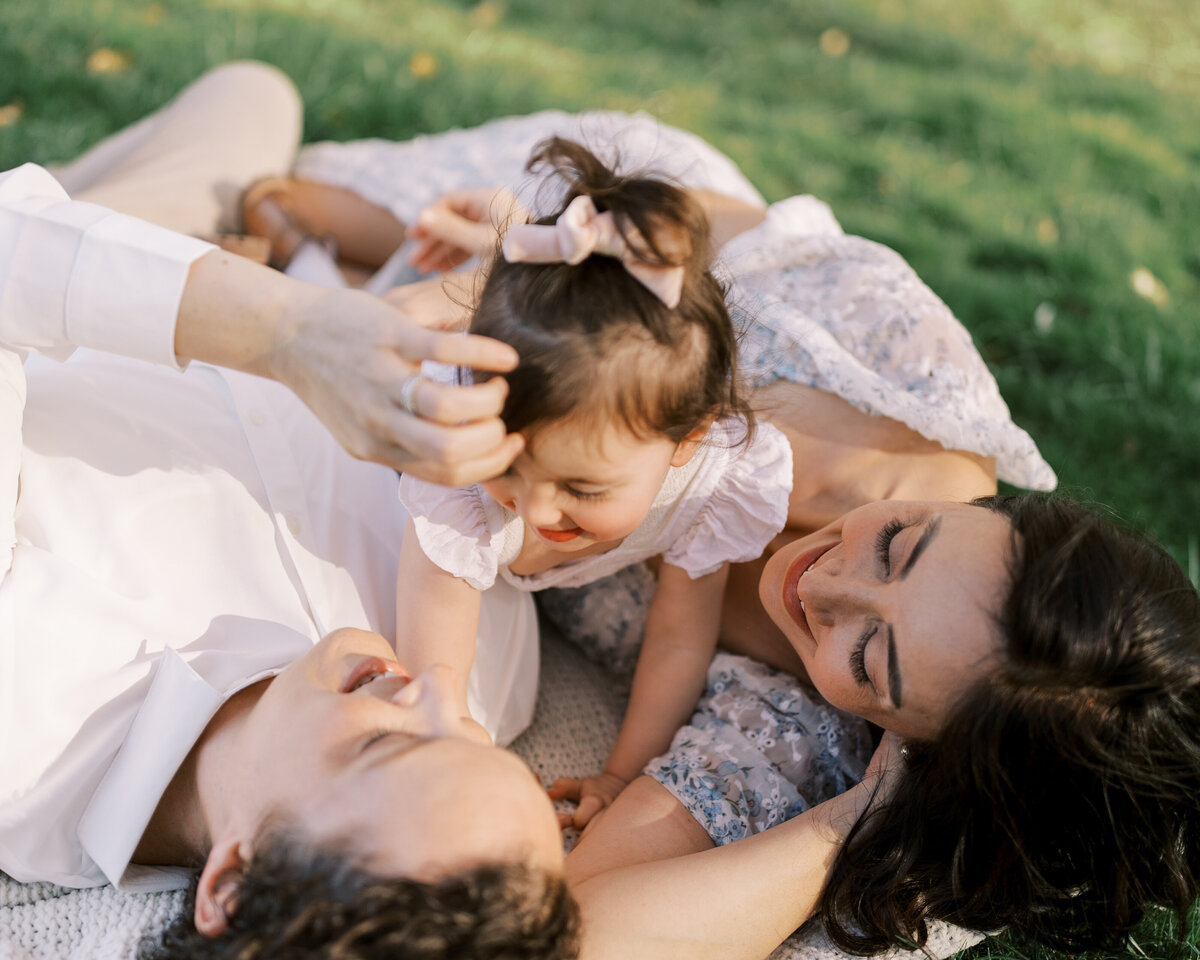 Philadelphia maternity photography session in a park - 14