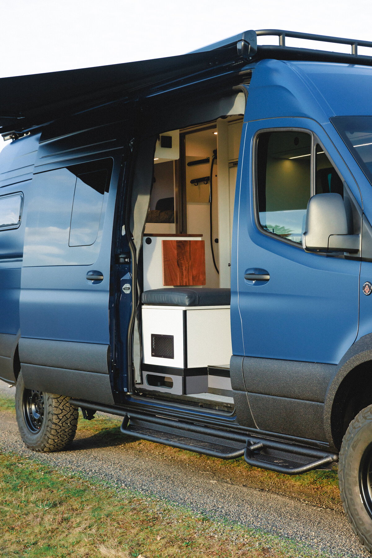 1_ForAdventure108_BenchmarkVehicles75