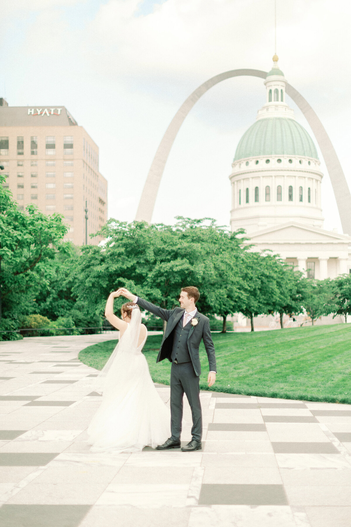 Wedding-Couple-Dancing