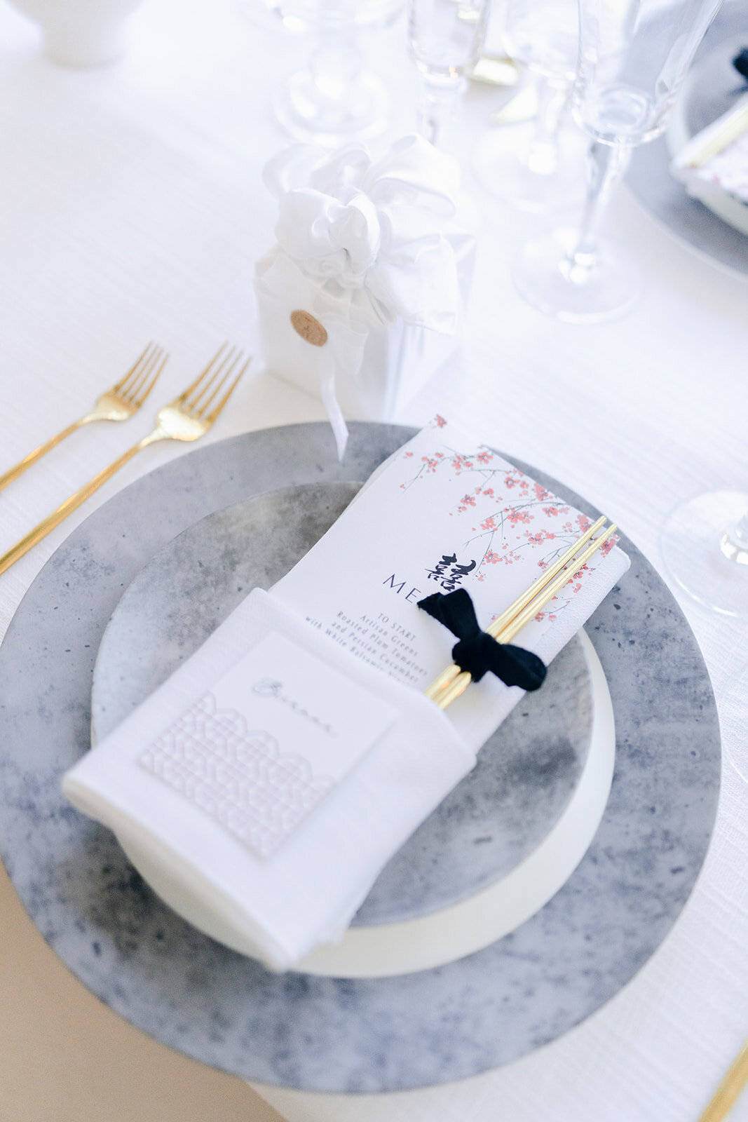 modern-wedding-placesetting-the-boylston-rooms-ma