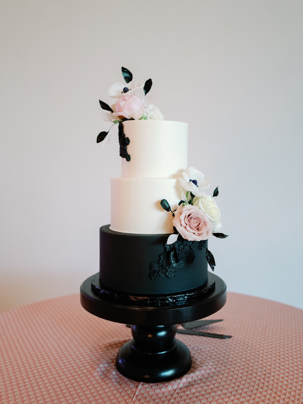 taubman-museum-of-art-wedding-photographer-oliver-and-co-roanoke-wedding_0147